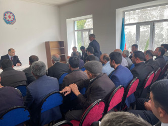 Kəlbəcər rayon İcra Hakimiyyətinin başçısı Azər Qocayev Daşkəsən rayonu, Zəylik kəndi, Zəylik kənd Mədəniyyət evinin binasında həmin ərazidə yaşayan vətəndaşlar üçün səyyar-görüş qəbulunu keçirib.