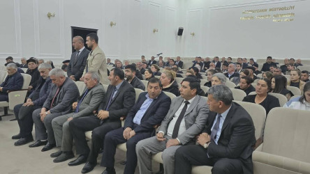 Kəlbəcər rayon İcra Hakimiyyətinin başçısı Azər Qocayev, YAP Kəlbəcər rayon təşkilatının sədri Həbib Misirov Bərdə şəhəri,Bərdə Regional Mədəniyyət İdarəsinin inzibati binasında həmin ərazidə yaşayan vətəndaşlar üçün səyyar-görüş qəbulunu keçirib.