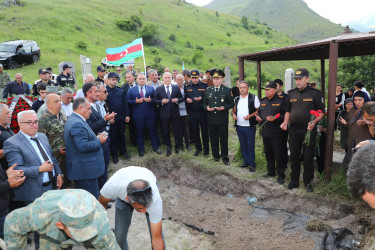 Kəlbəcər Rayon İcra Hakimiyyətinin başçısı Azər Qocayev, şəhid Babayeva Mədinə Rəhim qızının , Kəlbəcər rayonunda dəfin mərasimində iştirak edib.