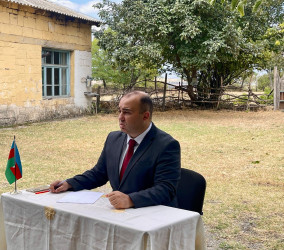 Kəlbəcər rayon İcra Hakimiyyətinin başçısı Azər Qocayev Ağsu rayonu, Hinqar kəndində və onun ətrafında müvəqqəti  yaşayan vətəndaşlar üçün səyyar-görüş qəbulunu keçirib.