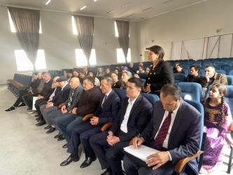 Kəlbəcər rayon İcra Hakimiyyətinin başçısı Azər Qocayev Abşeron rayonu, Mehdiabad qəsəbəsində, Kəlbəcər rayon 13 nömrəli tam orta məktəbin inzibati binasında həmin ərazidə yaşayan vətəndaşlarla görüşüb.