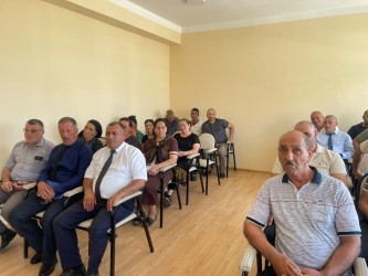 Kəlbəcər Rayon İcra Hakimiyyətinin başçısı Azər Qocayev  Kürdəmir rayonunda Qaçqınların və  Məcburi Köçkünlərin İşləri üzrə Dövlət Komitəsinin Mənzil İstismar Departamentinin Kürdəmir, Ucar və Göyçay rayonları üzrə Mənzil Kommunal İstismar Sahəsinin  inzibati binasında həmin ərazidə yaşayan sakinlərlə səyyar  görüş  qəbulu  keçirib.