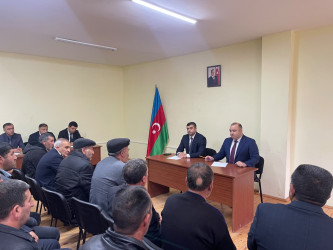 Kəlbəcər rayon İcra Hakimiyyətinin başçısı Azər Qocayev,Kəlbəcər rayon Prokuroru İlkin İsmayılov Daşkəsən rayonu, Quşçu kəndi, Quşçu kənd tam orta məktəbin inzibati binasında səyyar-görüş qəbulunu keçirib