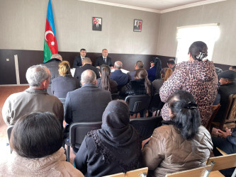 Kəlbəcər rayon İcra Hakimiyyətinin başçısı Azər Qocayev, Kəlbəcər rayon Prokuroru İlkin İsmayılov  Bərdə rayonu, Ağac Emalı Zavodunun ərazisi, Kəlbəcər rayon 41 nömrəli ümumi orta məktəbin inzibati binasında həmin ərazidə yaşayan vətəndaşlar üçün səyyar-görüş qəbulunu keçirib.