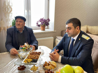 Kəlbəcər rayon İcra Hakimiyyətinin başçısı Azər Qocayev və Kəlbəcər rayon Prokuroru İlkin İsmayılov şəhid Abdullayev Həsən Aydın oğlunun ailəsini ziyarət edib.