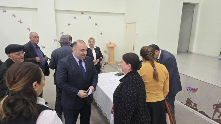 Kəlbəcər rayon İcra Hakimiyyətinin başçısı Azər Qocayev Bakı şəhəri, Qaradağ rayonu, Qobu Park-2 köçkün qəsəbəsində yaşayan vətəndaşlar üçün səyyar-görüş qəbulunu keçirib.