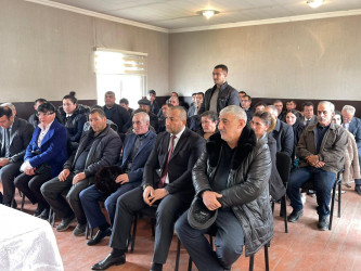 Kəlbəcər rayon İcra Hakimiyyətinin başçısı Azər Qocayev, Kəlbəcər rayon Prokuroru İlkin İsmayılov  Bərdə rayonu, Ağac Emalı Zavodunun ərazisi, Kəlbəcər rayon 41 nömrəli ümumi orta məktəbin inzibati binasında həmin ərazidə yaşayan vətəndaşlar üçün səyyar-görüş qəbulunu keçirib.