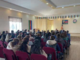 Kəlbəcər rayon İcra Hakimiyyətinin başçısı Azər Qocayev Sumqayıt şəhərində müvəqqəti fəaliyyət göstərən Qubadlı rayon Çaytumas tam orta məktəbin inzibati  binasında həmin ərazidə yaşayan vətəndaşlar üçün səyyar-görüş qəbulunu keçirib.