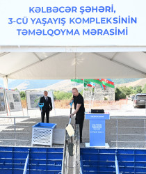 Azərbaycan Respublikasının Prezidenti İlham Əliyev avqustun 21-də Kəlbəcər şəhərində 3-cü yaşayış kompleksinin təməlini qoyub.