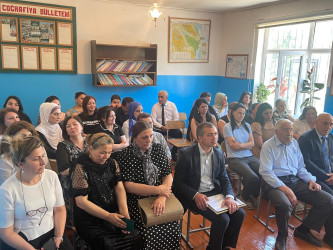 Kəlbəcər rayon İcra Hakimiyyətinin başçısı Azər Qocayev Abşeron şəhəri, Xırdalan şəhəri, Kəlbəcər rayon 20 saylı tam orta məktəbin inzibati binasında həmin ərazidə yaşayan vətəndaşlar üçün görüş  keçirib.