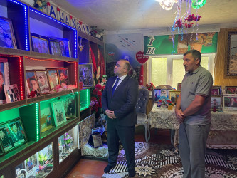 Kəlbəcər Rayon İcra Hakimiyyətinin başçısı Azər Qocayev  27 sentyabr “Anım Günü” ilə əlaqədar antiterror əməliyyatlarında şəhid olmuş Tağızadə Cahangir Qurban  oğlunun ailəsini ziyarət edib.