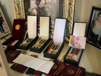 Kəlbəcər rayon İcra Hakimiyyətinin başçısı Azər Qocayev, Kəlbəcər rayon Prokuroru İlkin İsmayılov şəhid Rəhimli Bəxtiyar Nəsimi oğlunun ailəsini ziyarət edib