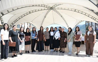 Avqustun 21-də Azərbaycan Respublikasının Prezidenti İlham Əliyev və birinci xanım Mehriban Əliyeva Kəlbəcər şəhərində 1-ci yaşayış kompleksinin ərazisində fərdi və çoxmərtəbəli evlərdə yaradılan şəraitlə tanış olub, buraya köçən sakinlərlə görüşüblər.