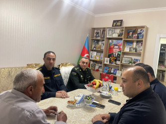 Kəlbəcər rayon İcra Hakimiyyətinin başçısı Azər Qocayev Vətən Müharibəsi Qəhrəmanı,şəhid Anar Əliyevin ailəsini Kəlbəcər rayonunda  ziyarət edib.