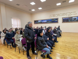 Kəlbəcər rayon İcra Hakimiyyətinin başçısı Azər Qocayev Sabunçu rayonu, Kürdəxanı qəsəbəsi ərazisində yerləşən  Kəlbəcər rayon 6 nömrəli körpələr evi-uşaq bağçasının inzibati  binasında həmin ərazidə yaşayan vətəndaşlar üçün səyyar-görüş qəbulunu keçirib.