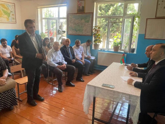 Kəlbəcər rayon İcra Hakimiyyətinin başçısı Azər Qocayev Abşeron şəhəri, Xırdalan şəhəri, Kəlbəcər rayon 20 saylı tam orta məktəbin inzibati binasında həmin ərazidə yaşayan vətəndaşlar üçün görüş  keçirib.