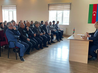 Kəlbəcər rayon İcra Hakimiyyətinin başçısı Azər Qocayev Sumqayıt şəhərində müvəqqəti fəaliyyət göstərən Qubadlı rayon Çaytumas tam orta məktəbin inzibati  binasında həmin ərazidə yaşayan vətəndaşlar üçün səyyar-görüş qəbulunu keçirib.