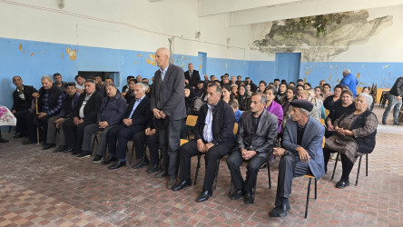Kəlbəcər rayon İcra Hakimiyyətinin başçısı Azər Qocayev Şəmkir şəhəri, Texniki Peşə Məktəbi, Xeyir-şər yerinin binasında həmin ərazidə yaşayan vətəndaşlar üçün səyyar-görüş qəbulunu keçirib.