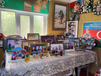 Kəlbəcər Rayon İcra Hakimiyyətinin başçısı Azər Qocayev  27 sentyabr “Anım Günü” ilə əlaqədar antiterror əməliyyatlarında şəhid olmuş Tağızadə Cahangir Qurban  oğlunun ailəsini ziyarət edib.