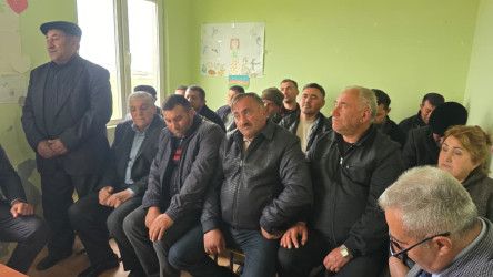 Kəlbəcər rayon İcra Hakimiyyətinin başçısı Azər Qocayev, Kəlbəcər rayon Prokuroru İlkin İsmayılov Salyan rayonu, Qırxçıraq kəndi, Qırxçıraq kənd ümumi orta məktəbinin Dağüstlü filialında  həmin ərazidə yaşayan vətəndaşlar üçün səyyar-görüş qəbulunu keçirib.