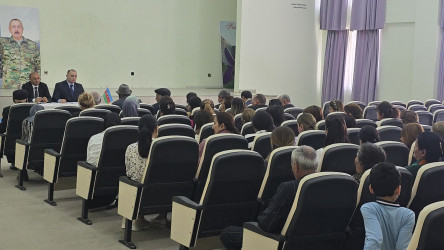 Kəlbəcər rayon İcra Hakimiyyətinin başçısı Azər Qocayev Bakı şəhəri, Qaradağ rayonu, Qobu Park-2 köçkün qəsəbəsində yaşayan vətəndaşlar üçün səyyar-görüş qəbulunu keçirib.