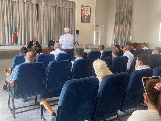 Kəlbəcər rayon İcra Hakimiyyətinin başçısı Azər Qocayev Abşeron rayonu, Mehdiabad qəsəbəsi, Kəlbəcər rayon 13 nömrəlitam orta məktəbin inzibati binasında həmin ərazidə yaşayan vətəndaşlar üçün səyyar-görüş qəbulunu keçirib.