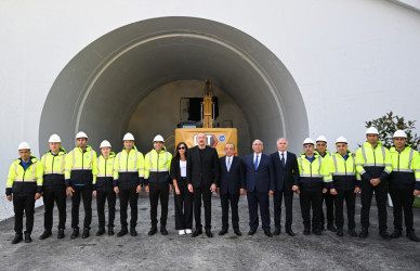 Prezident İlham Əliyev və birinci xanım Mehriban Əliyeva Toğanalı-Kəlbəcər-İstisu avtomobil yolunda görülən işlərlə tanış olublar.