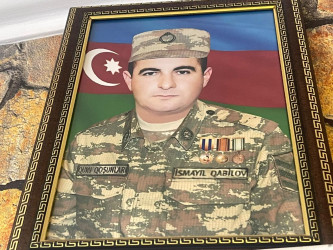 Kəlbəcər rayon İcra Hakimiyyətinin başçısı Azər Qocayev şəhid Qabilov İsmayıl Əli oğlunun ailəsini ziyarət edib.
