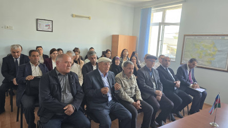 Kəlbəcər rayon İcra Hakimiyyətinin başçısı Azər Qocayev, Səfərbərlik və Hərbi Xidmətə Çağırış üzrə Dövlət Xidmətinin Kəlbəcər rayon şöbəsinin rəis polkovnik Zöhrab Camalovla birlikdə Bakı şəhəri, Xəzər rayonu, Mərdəkan qəsəbəsi, Kəlbəcər rayon 14 nömrəli tam orta məktəbinin inzibati binasında  həmin ərazidə yaşayan vətəndaşlar üçün səyyar-görüş qəbulunu keçirib.