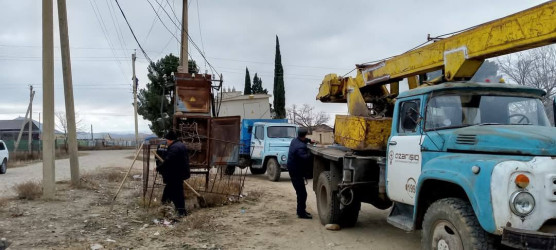 Rayon sakinlərinin məskunlaşdığı ərazidə yararsız vəziyyətə düşmüş elektrik güc transformatoru  yenisi ilə əvəz olunub.