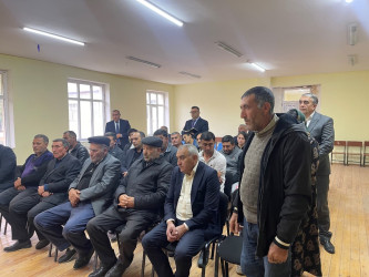 Kəlbəcər rayon İcra Hakimiyyətinin başçısı Azər Qocayev,Kəlbəcər rayon Prokuroru İlkin İsmayılov Daşkəsən rayonu, Quşçu kəndi, Quşçu kənd tam orta məktəbin inzibati binasında səyyar-görüş qəbulunu keçirib