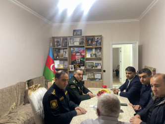 Kəlbəcər rayon İcra Hakimiyyətinin başçısı Azər Qocayev Vətən Müharibəsi Qəhrəmanı,şəhid Anar Əliyevin ailəsini Kəlbəcər rayonunda  ziyarət edib.