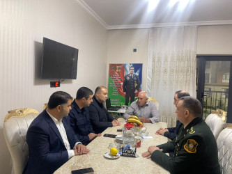 Kəlbəcər rayon İcra Hakimiyyətinin başçısı Azər Qocayev Vətən Müharibəsi Qəhrəmanı,şəhid Anar Əliyevin ailəsini Kəlbəcər rayonunda  ziyarət edib.