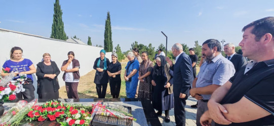 Kəlbəcər rayon İcra Hakimiyyətinin başçısı Azər Qocayev antiterror əməliyyatı  zamanı şəhid olmuş   Mehtiyev Şəhriyar Mübariz oğlunun ailəsini  ziyarət  edib