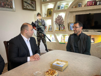 Kəlbəcər rayon İcra Hakimiyyətinin başçısı Azər Qocayev şəhid Musayev Murad Polad oğlunun ailəsini ziyarət edib.
