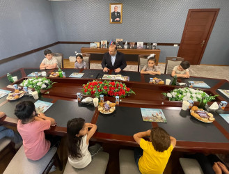 Kəlbəcər rayon İcra Hakimiyyətinin başçısı Azər Qocayev “1 iyun-Uşaqların Beynəlxalq Müdafiəsi Günü”nü şəhid  və qazi övladları ilə birgə qeyd edib.