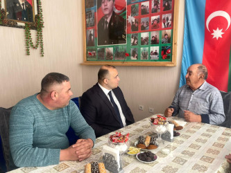 Kəlbəcər rayon İcra Hakimiyyətinin başçısı Azər Qocayev şəhid Rzayev Ülfət Novruz oğlunun ailəsini ziyarət edib.