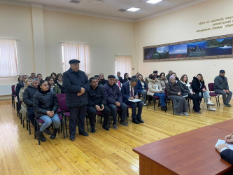 Kəlbəcər rayon İcra Hakimiyyətinin başçısı Azər Qocayev Sabunçu rayonu, Kürdəxanı qəsəbəsi ərazisində yerləşən  Kəlbəcər rayon 6 nömrəli körpələr evi-uşaq bağçasının inzibati  binasında həmin ərazidə yaşayan vətəndaşlar üçün səyyar-görüş qəbulunu keçirib.