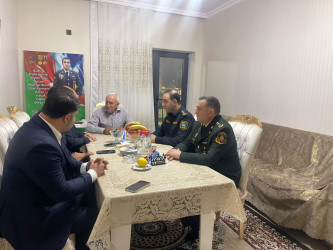 Kəlbəcər rayon İcra Hakimiyyətinin başçısı Azər Qocayev Vətən Müharibəsi Qəhrəmanı,şəhid Anar Əliyevin ailəsini Kəlbəcər rayonunda  ziyarət edib.