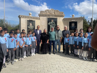 27 sentyabr “Anım Günü” ilə əlaqədar Vətən müharibəsi şəhidi Məhərrəmli Fuad Füzuli oğlunun məzarı və ailəsi ziyarət edilib