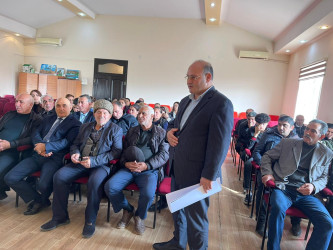 Kəlbəcər rayon İcra Hakimiyyətinin başçısı Azər Qocayev Sumqayıt şəhərində müvəqqəti fəaliyyət göstərən Qubadlı rayon Çaytumas tam orta məktəbin inzibati  binasında həmin ərazidə yaşayan vətəndaşlar üçün səyyar-görüş qəbulunu keçirib.