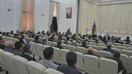 Kəlbəcər rayon İcra Hakimiyyətinin başçısı Azər Qocayev, YAP Kəlbəcər rayon təşkilatının sədri Həbib Misirov Bərdə şəhəri,Bərdə Regional Mədəniyyət İdarəsinin inzibati binasında həmin ərazidə yaşayan vətəndaşlar üçün səyyar-görüş qəbulunu keçirib.