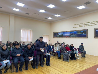 Kəlbəcər rayon İcra Hakimiyyətinin başçısı Azər Qocayev Sabunçu rayonu, Kürdəxanı qəsəbəsi ərazisində yerləşən  Kəlbəcər rayon 6 nömrəli körpələr evi-uşaq bağçasının inzibati  binasında həmin ərazidə yaşayan vətəndaşlar üçün səyyar-görüş qəbulunu keçirib.