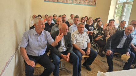 Kəlbəcər rayon İcra Hakimiyyətinin başçısı Azər Qocayev Bakı şəhəri, Xəzər rayonu, Qala qəsəbəsi, Bakı şəhər 345 nömrəli  tam ümumtəhsil məktəbinin inzibati binasında həmin ərazidə yaşayan vətəndaşlar üçün səyyar-görüş qəbulunu keçirib.
