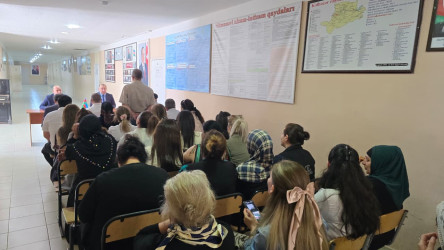 Kəlbəcər rayon İcra Hakimiyyətinin başçısı Azər Qocayev Bakı şəhəri, Xəzər rayonu, Binə qəsəbəsi, Bakı şəhər 347 nömrəli tam ümumtəhsil məktəbinin inzibati binasında həmin ərazidə yaşayan vətəndaşlar üçün səyyar-görüş qəbulunu keçirib.