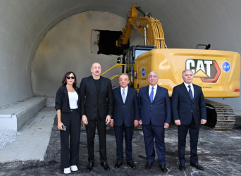 Prezident İlham Əliyev və birinci xanım Mehriban Əliyeva Toğanalı-Kəlbəcər-İstisu avtomobil yolunda görülən işlərlə tanış olublar.