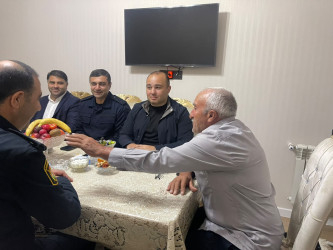 Kəlbəcər rayon İcra Hakimiyyətinin başçısı Azər Qocayev Vətən Müharibəsi Qəhrəmanı,şəhid Anar Əliyevin ailəsini Kəlbəcər rayonunda  ziyarət edib.