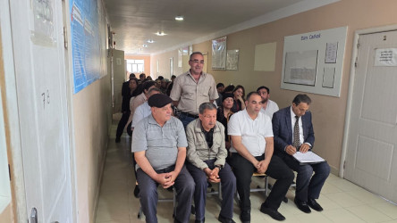 Kəlbəcər rayon İcra Hakimiyyətinin başçısı Azər Qocayev Bakı şəhəri, Xəzər rayonu, Binə qəsəbəsi, Bakı şəhər 347 nömrəli tam ümumtəhsil məktəbinin inzibati binasında həmin ərazidə yaşayan vətəndaşlar üçün səyyar-görüş qəbulunu keçirib.