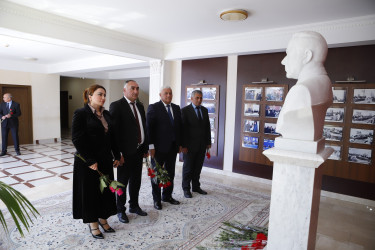 Ümummilli Lider Heydər Əliyevin anadan olmasının 103-cü ildönümünə həsr olunmuş “Zamanın fövqündə dayanan əbədiyaşar lider” mövzusunda tədbir keçirilib.