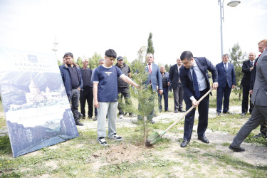“Şəhərsalma və Memarlıq İli” çərçivəsində Kəlbəcər  Rayon İcra Hakimiyyətinin  təşkilatçılığı ilə ağacəkmə aksiyası  həyata keçirilib.